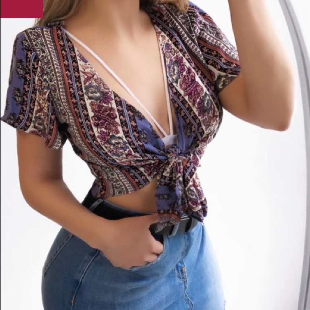 Free Spirit Front Tie Crop Top Small